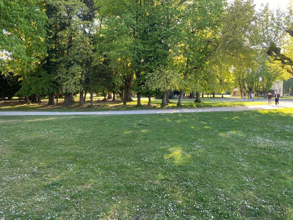 L' Oteni Publier Exterior foto